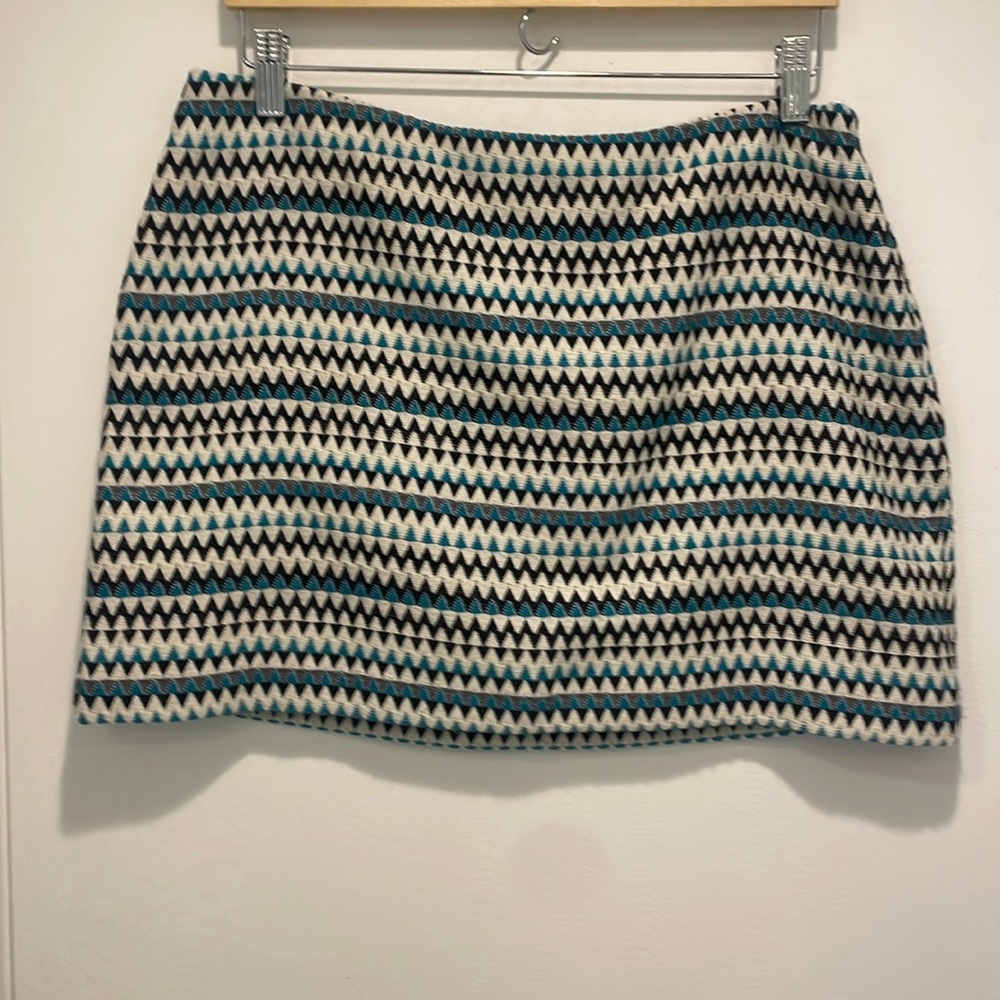 Milly of New York mini skirt in teal zigzag pattern. Size 10